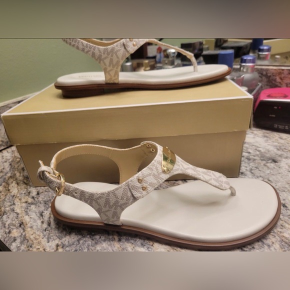 NWOB MICHAEL KORS authentic MK Plate Thong sandal no box - Picture 5 of 12